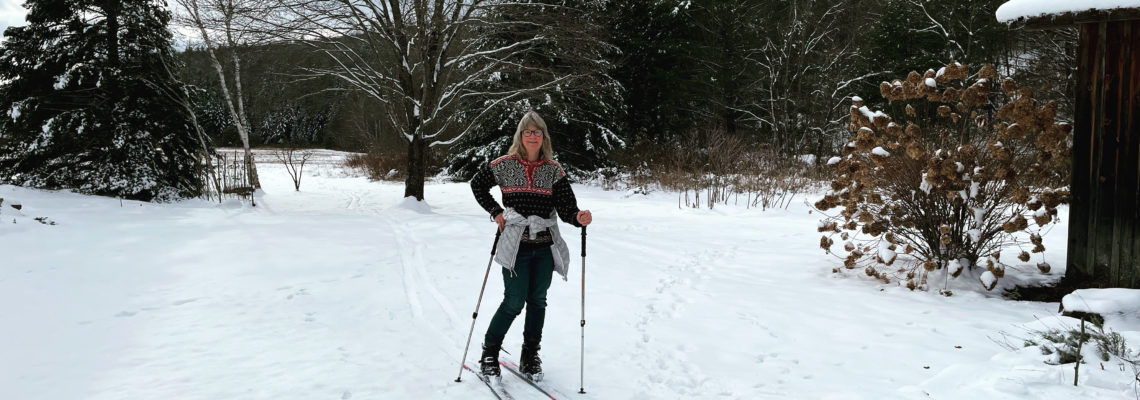 women on mashus skiis on snow