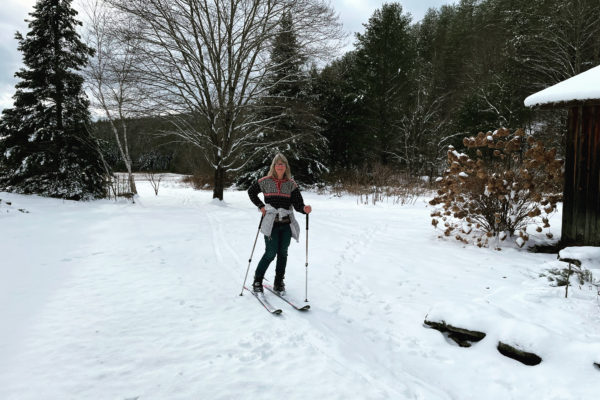 women on mashus skiis on snow