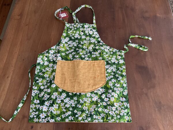 Child's apron green daisy cookware gold pocket
